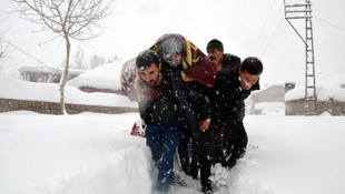 Yaralı kadına hendek zulmü