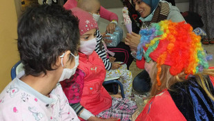 Yeni yıla lösemili çocuklarla girdiler