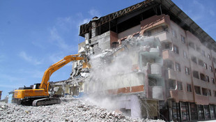 Beykozda bulunan derneğin kaçak binası yıkıldı!