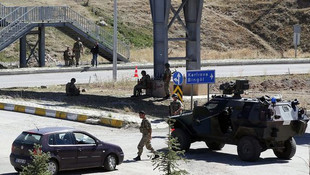 Erzurumda eylem hazırlığında olduğu iddia edilen iki kişi polis üniformasıyla yakalandı!