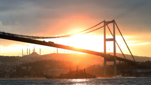 Rus askeri gemileri İstanbul Boğazından geçti