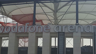 Vodafone Arenanın tabelası asıldı!