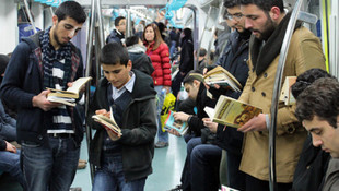 İstanbullular marmaray ve metro duraklarında kitap okuyacak