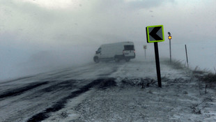 Ardahan'da kar ve tipi ulaşımı aksattı