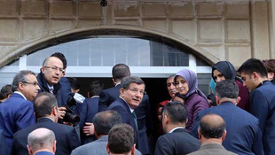 Başbakan Davutoğlu: Yarından itibaren 100 bin liraya kadar olan krediler esnafa serbest...