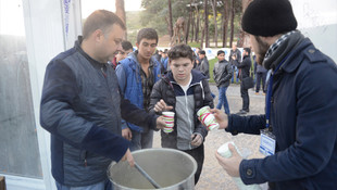 Gençler sabah namazında şehitlikte buluştu