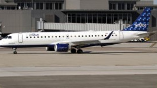 ABDde iki Müslüman kadın video çektikleri iddiasıyla uçaktan indirildi