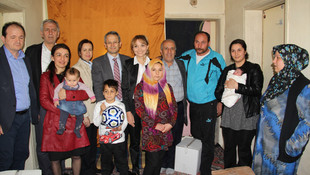 İzmir'de esnaf tarafından darbedilen Suriyeli çocuğa hediye