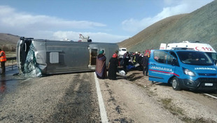 Kayseri'de midibüs devrildi: 14 yaralı