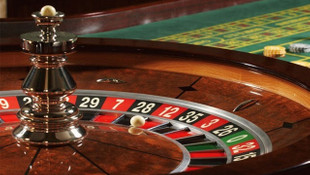 Papaz toplanan yardım parasını kumarda kaybetti