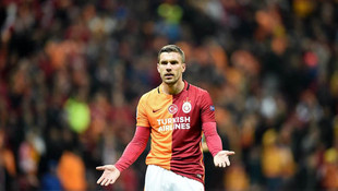 Galatasaraylı futbolcu Podolski sezon sonunda ayrılmayı planlıyor