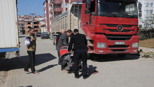 Tırın çarptığı anne öldü, bebeği yara almadan kurtuldu