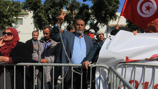 Tunus'ta eski siyasi tutuklulardan protesto