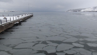 Van Gölü'nde kısmi buzlanma oluştu