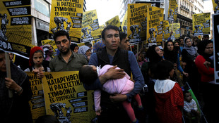 Yunanistan'da göçmenlere destek yürüyüşü