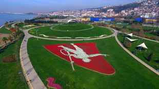 150 bin lale ile Mehmetçik figürü