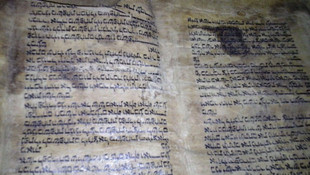 600 yıllık Tevrat'ı satmak isterken yakalandı