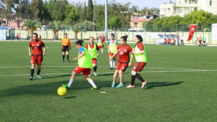 Adana Adliyesi Futbol Turnuvası'nın ilk maçı kadınlardan