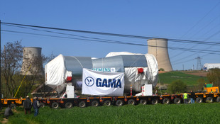 Doğalgaz tribünü 240 tekerlekle tıra taşındı