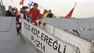 23 Nisan kutlamalarında askeri gemiler ve denizaltı ziyaretçilere açıldı
