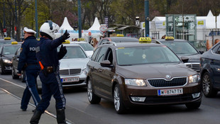 Avusturya’da taksicilerden Uber protestosu
