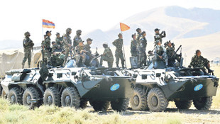 Ermenilerin yoğun saldırısına rağmen Azeri halkı toprağını terk etmiyor