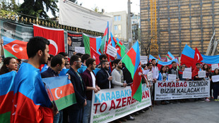 Azeri öğrenciler, Ermenistan işgalini protesto etti