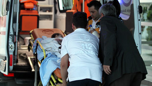 Baba 2'nci kattan düşürdüğü bebeğinin peşinden atladı