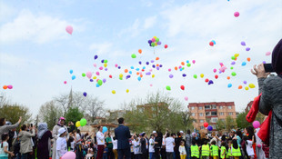 Balonlar, otizmde farkındalık için havalandı