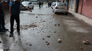 Batman'da bir binaya yıldırım isabet etti