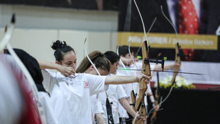 Bayrampaşa'daki okullarda okçuluk eğitimi başladı