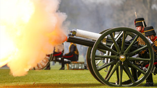 Birleşik Krallık, Kraliçe II. Elizabeth'in 90. yaş gününü kutluyor