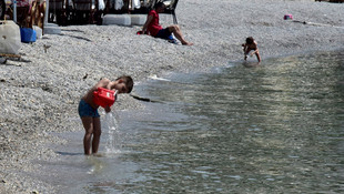 Bodrumda sıcak havayı fırsat bilenler plaj keyfi yaptı