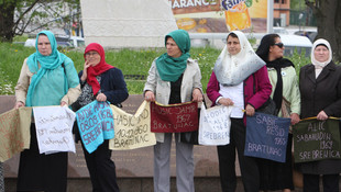 Bosna Hersek'te Srebrenitsa yürüyüşü