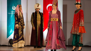 Budapeşte'de Osmanlı kıyafetleri defilesi düzenlendi