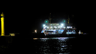 Çanakkale Boğazı'nda araba vapuru arızası