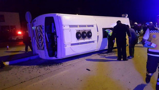 Çorum'da işçi servisi otomobille çarpıştı: 12 yaralı