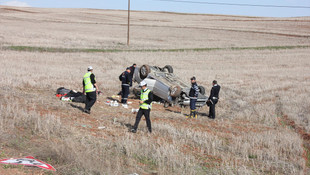 Çorum'da otomobil tarlaya devrildi: 5 yaralı