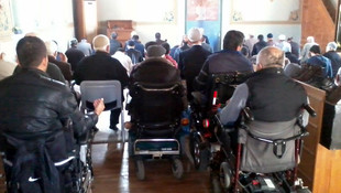Cuma namazına gidemeyen engellilere özel hizmet
