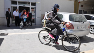 Cumhurbaşkanına teşekkür için pedal çeviren Suriyeli aile