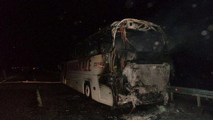 Denizli'de yolcu otobüsü yandı