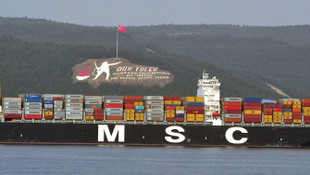 Dev konteyner gemisi Çanakkale Boğazı'ndan geçti