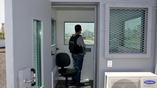 Diyarbakır'da polis noktalarına zırhlı kulübeler konuldu