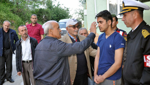 Diyarbakır'da yaralanan asker tedavisinin ardından baba ocağına getirildi