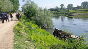 Düzce'de Melen Çayı'na devrilen traktörün sürücüsü yaralandı