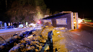 Düzce'de tır devrildi: 1ölü