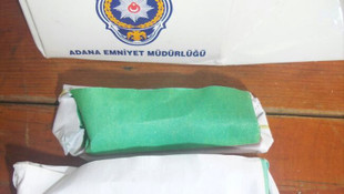 Emniyetin dağıttığı şeker kutusunda esrar saklamış