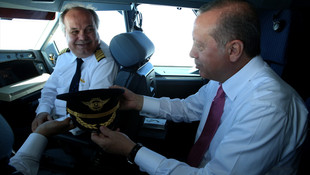 Erdoğan'dan havada Dünya Pilotlar Günü kutlaması