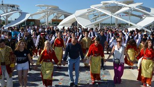 EXPO'da birlik ve barış halayı