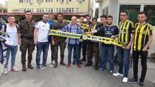 Fenerbahçeli taraftarlarından polise moral ziyareti